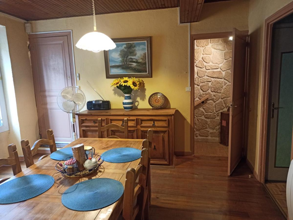 Maison Familiale Centenaire De Vigneron Montescot Esterno foto