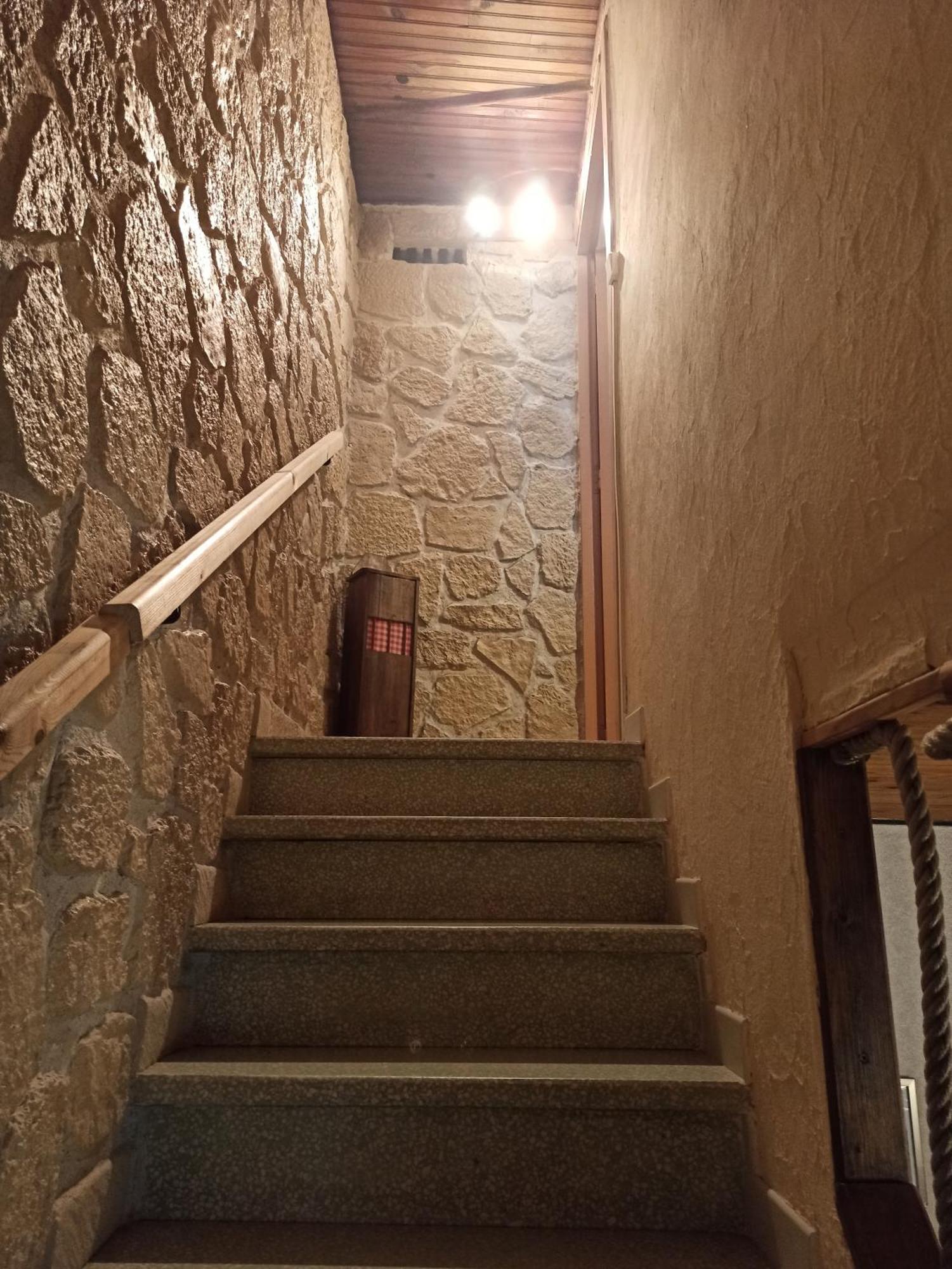 Maison Familiale Centenaire De Vigneron Montescot Esterno foto